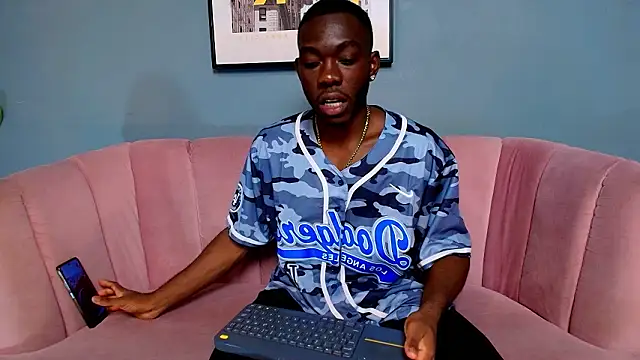 Snapshot of bro_friends chatting on February 3, 1:05 am bro friends online show from February 3, 1:05 am