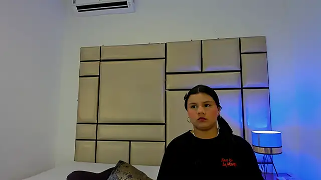 Snapshot of alejandra_loppez chatting on February 20, 7:38 pm alejandra loppez online show from February 20, 7:38 pm