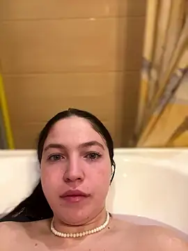 AlexaYvonne online show from January 8, 11:33 pm