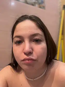 Snapshot of AlexaYvonne chatting on February 12, 2:22 am AlexaYvonne online show from February 12, 2:22 am