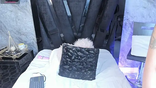 Smith 1s online show from April 13, 5:33 am