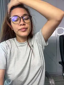 CrystalFairy007 online show from May 16, 3:49 am