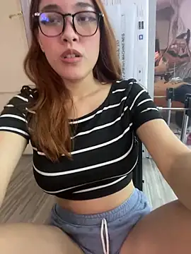 CrystalFairy007 online show from May 15, 5:38 am