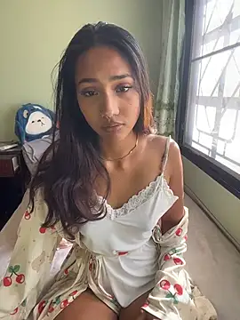 Snapshot of Lyla_Love chatting on January 10, 8:20 am Lyla Love online show from January 10, 8:20 am