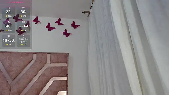 Roxy Fox- online show from February 25, 4:23 am