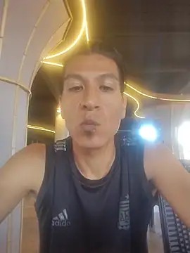 Rodrigohernan19 online show from April 5, 5:30 pm