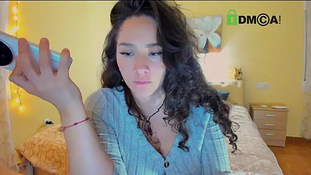 juliiaroberts online show from April 11, 7:45 am