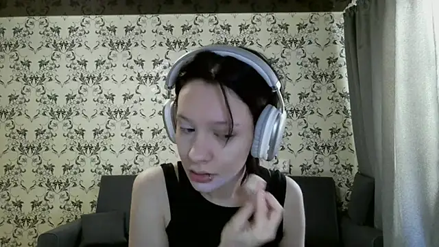 LxayBloom online show from March 7, 7:04 am