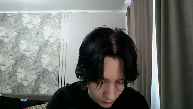 LxayBloom online show from February 18, 7:39 am