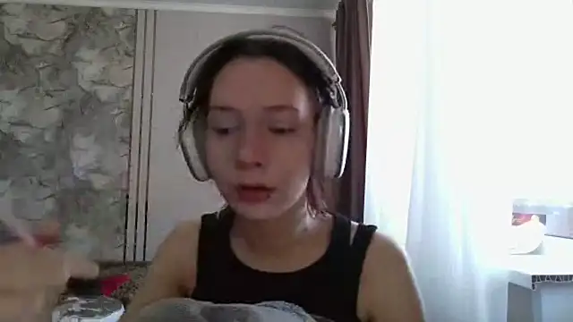 LxayBloom online show from February 26, 7:19 am