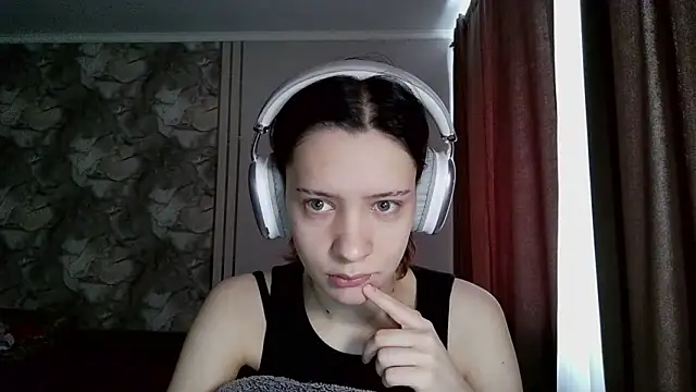 LxayBloom online show from February 28, 5:51 am