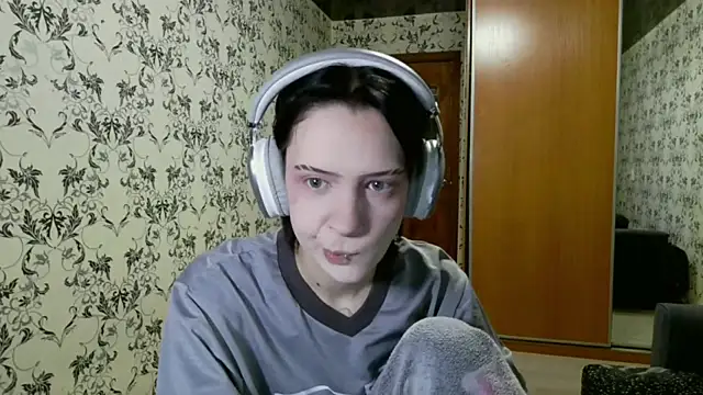 LxayBloom online show from March 17, 2:31 pm