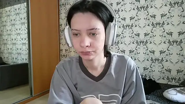 LxayBloom online show from March 13, 7:24 am