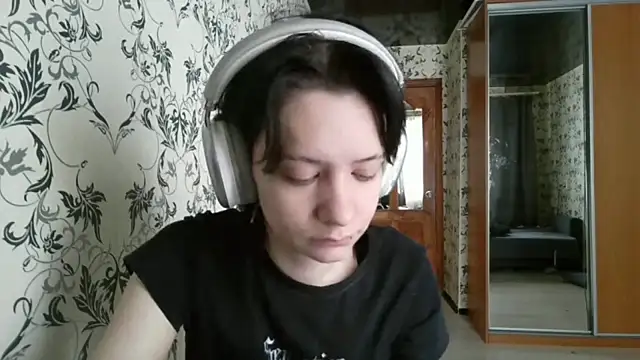 LxayBloom online show from March 30, 6:37 am