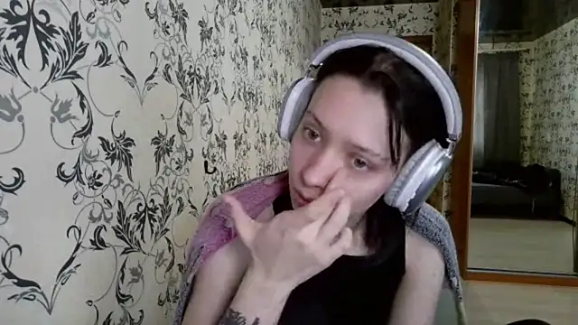 LxayBloom online show from April 3, 10:43 am