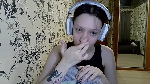 LxayBloom online show from April 4, 1:01 am