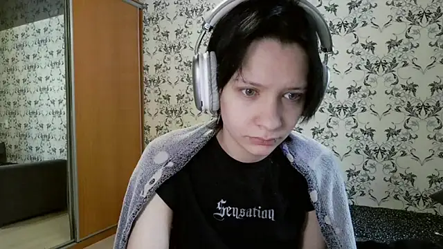 LxayBloom online show from March 12, 6:17 am