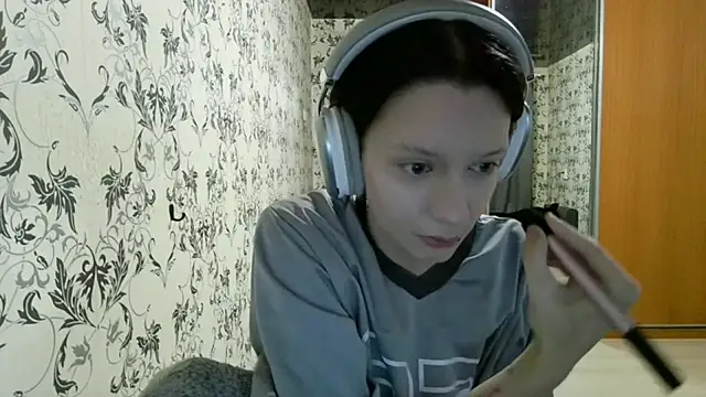 LxayBloom online show from April 8, 1:40 am