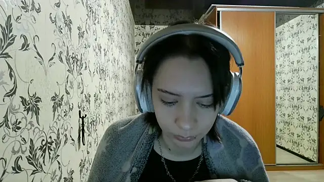 LxayBloom online show from April 15, 2:39 am