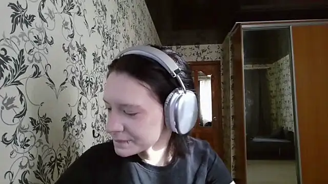 LxayBloom online show from March 29, 5:31 am