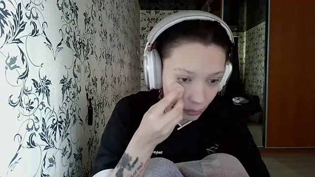 LxayBloom online show from April 11, 7:27 am