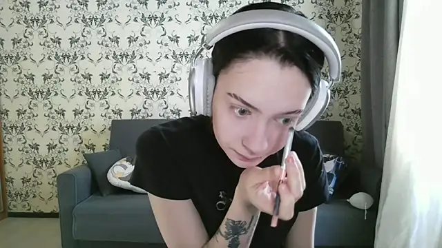 LxayBloom online show from March 6, 7:25 am