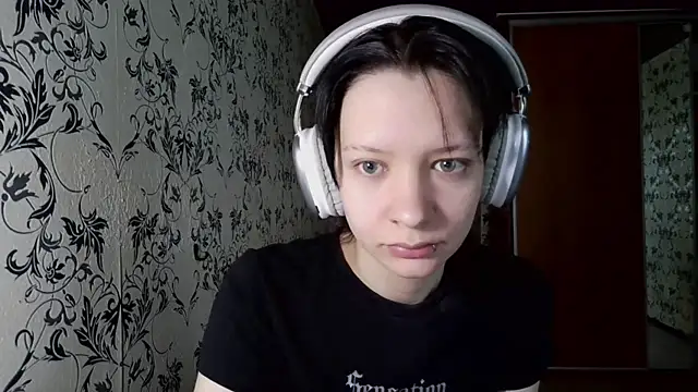 LxayBloom online show from March 28, 9:54 am