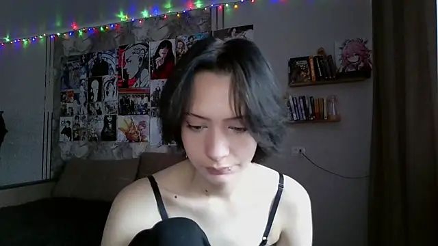 Snapshot of LxayBloom chatting on January 13, 10:08 am LxayBloom online show from January 13, 10:08 am