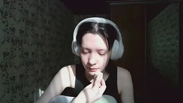 LxayBloom online show from March 16, 6:39 am