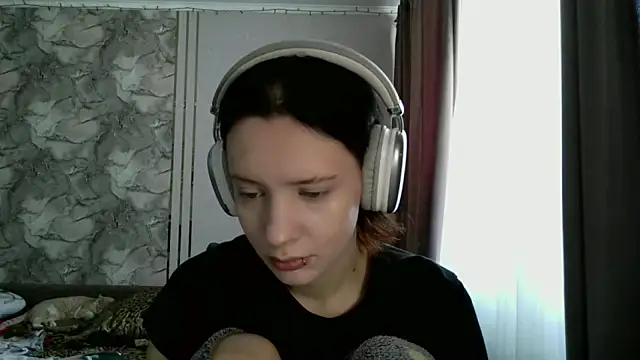 LxayBloom online show from February 22, 9:44 am