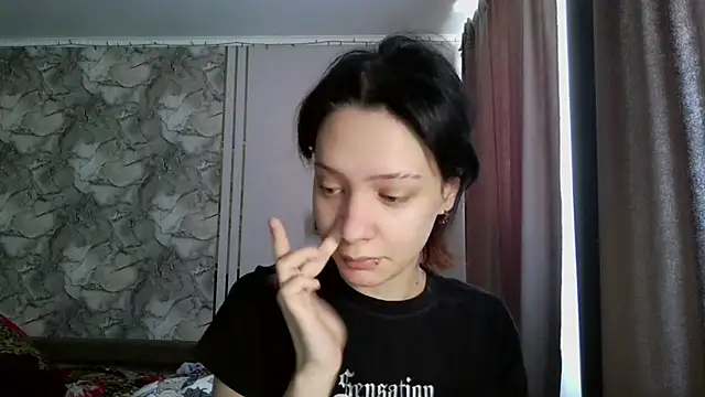 LxayBloom online show from February 19, 8:11 am