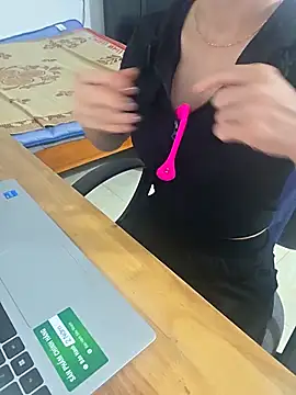 moon baby99 online show from April 8, 11:50 pm