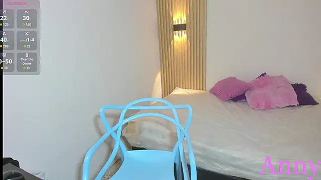 ZoeFox5 online show from February 21, 11:45 am