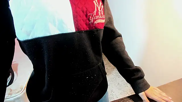 ZoeFox5 online show from February 20, 12:18 pm