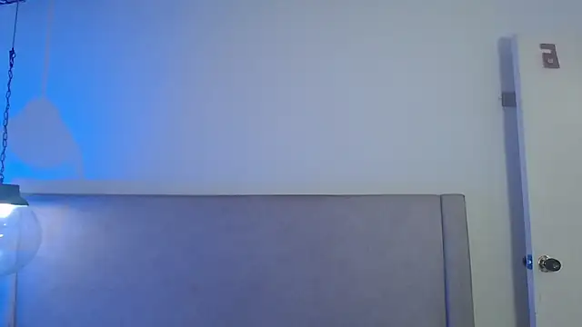 ZoeFox5 online show from March 8, 1:47 pm