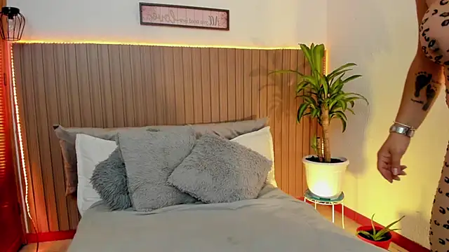 IndieMiller online show from April 8, 11:55 am