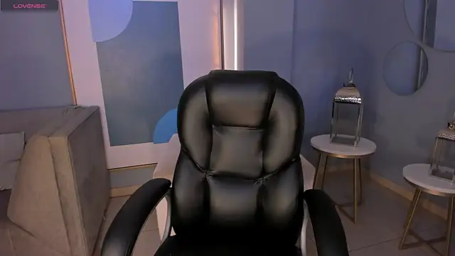 Snapshot of GiannaWatson chatting on June 10, 8:10 pm GiannaWatson online show from June 10, 8:10 pm