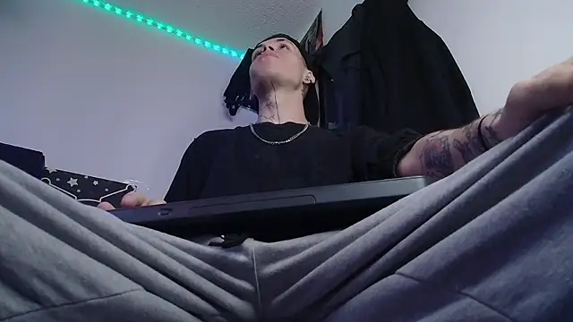 Anhony Muscle online show from January 10, 3:07 pm