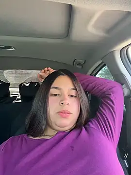 leslieof online show from March 31, 7:05 pm