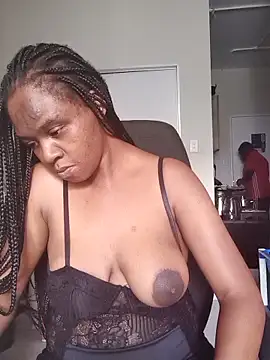 Snapshot of princess-boobz chatting on February 27, 12:05 pm princess-boobz online show from February 27, 12:05 pm