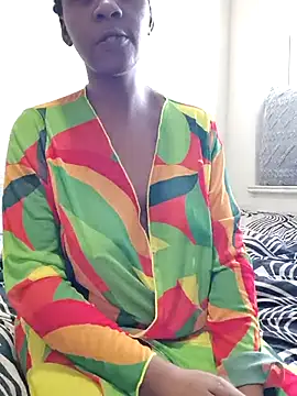 Snapshot of princess-boobz chatting on February 19, 6:21 am princess-boobz online show from February 19, 6:21 am