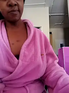 Snapshot of princess-boobz chatting on June 10, 9:10 am princess-boobz online show from June 10, 9:10 am