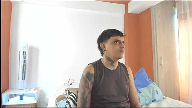 VelvetAndShadows online show from July 9, 12:59 pm