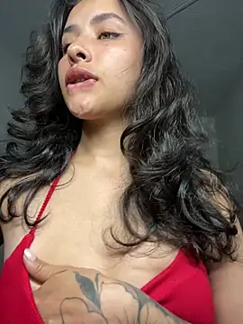 Snapshot of auroramooon chatting on February 24, 3:51 am auroramooon online show from February 24, 3:51 am