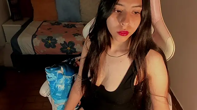 Snapshot of chiquita_lover_ chatting on January 7, 2:05 am chiquita lover online show from January 7, 2:05 am