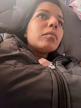 cinthia2011 online show from January 14, 6:00 pm