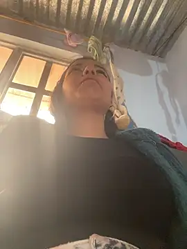 cinthia2011 online show from February 6, 8:27 pm