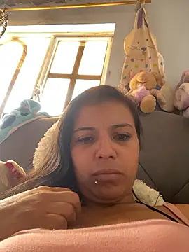 cinthia2011 online show from January 18, 6:00 pm