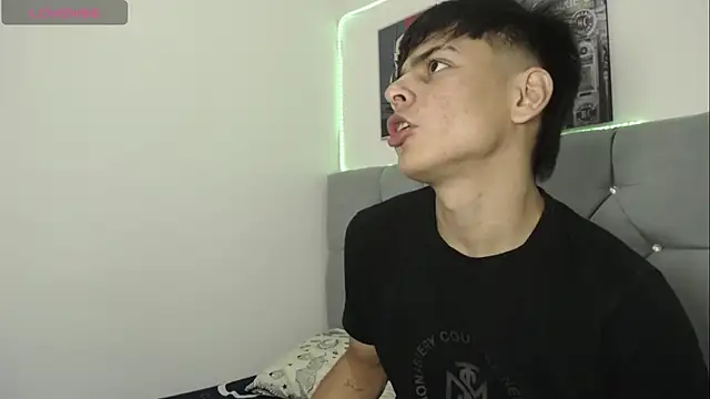 Loganjhonson19 online show from January 12, 3:02 am