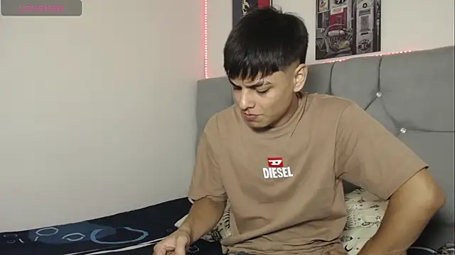 Loganjhonson19 online show from January 11, 4:08 am